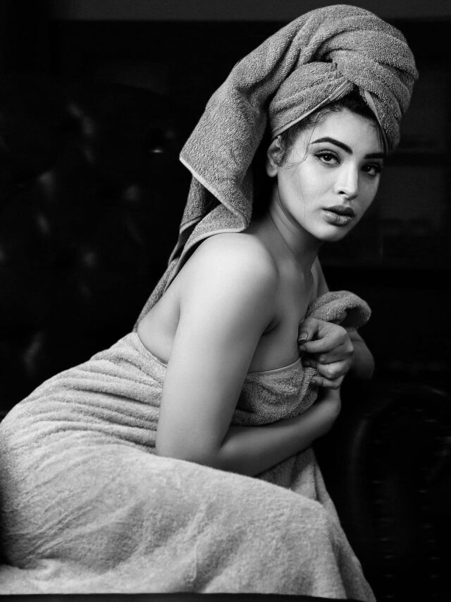 Bhojpuri Actress viral video: नहाते ही बिना कपड़ों के सिर्फ टॉवल में नजर आ रही हैं,  प्रियंका सिंह